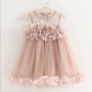 Adorable Lesrvier toddler dress